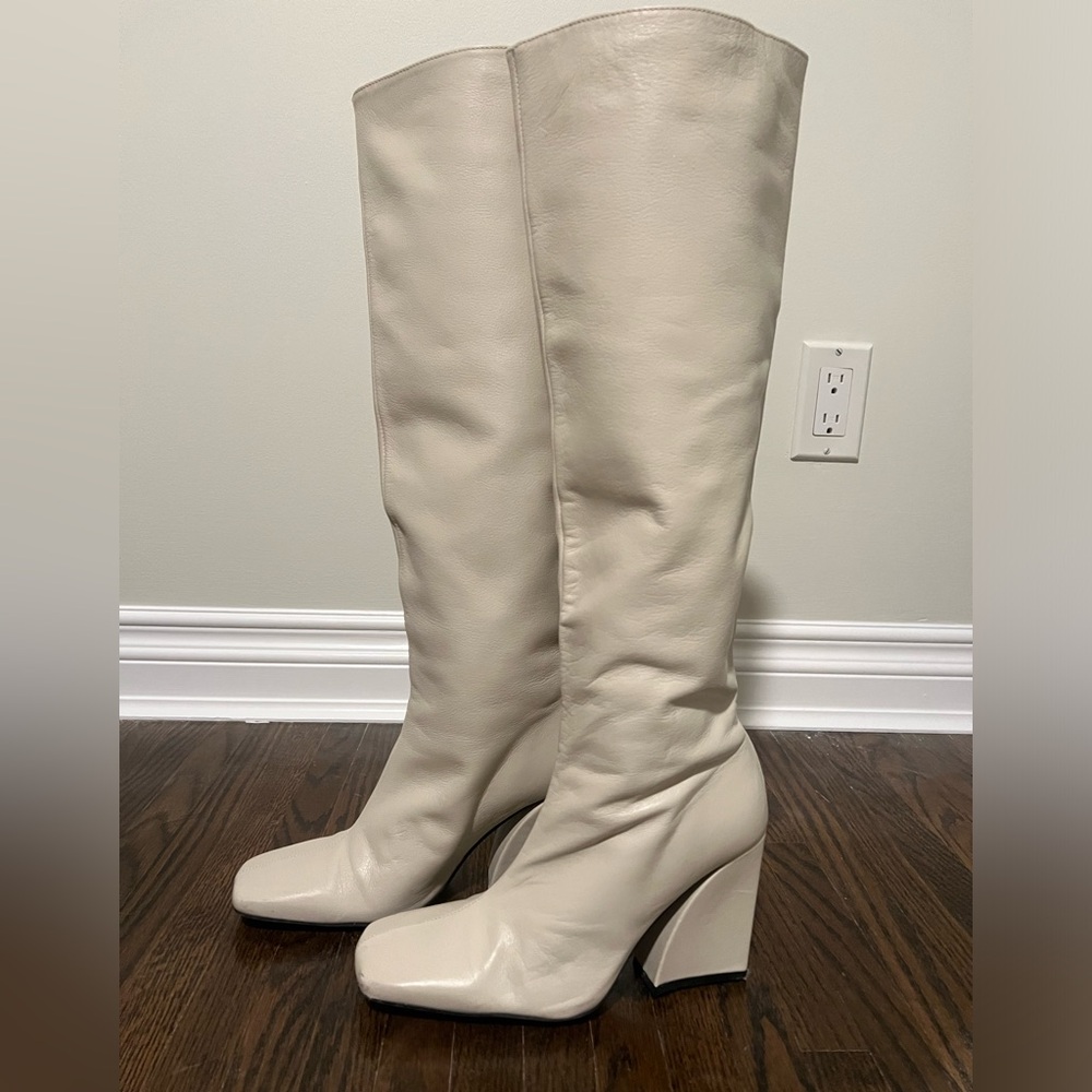 L’intervalle white boots